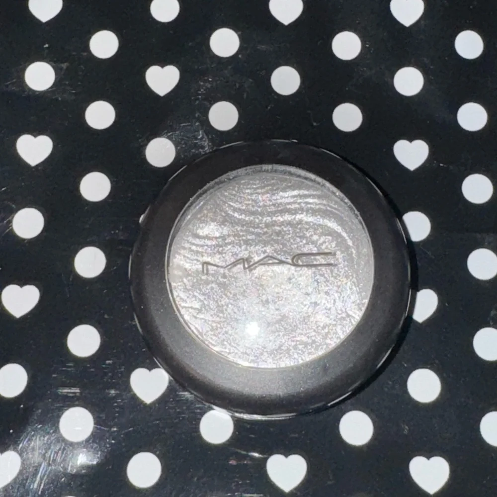 Mac Extra Dimension Eye Shadow in Extra Silver